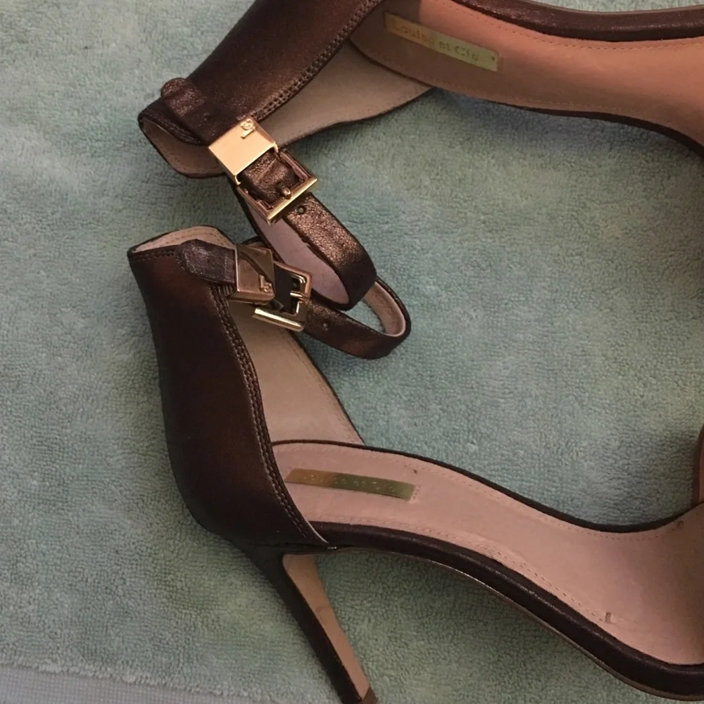 Shoes - Picture 3 of 4